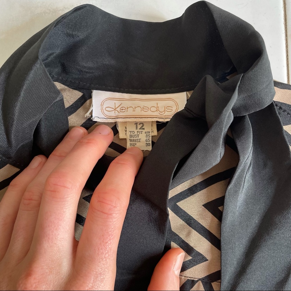 Impeccable true vintage 1960’s dress by KENNEDY’s. Tagged 12 - Picture 6 of 9